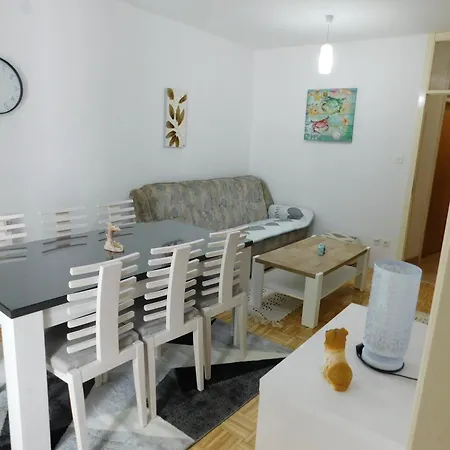 Geat Near Centar Appartement *